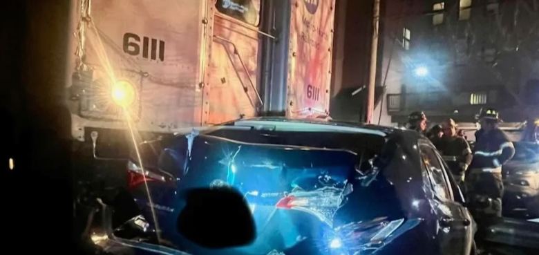 Train Hits Car In Ansonia - Valley Independent Sentinel