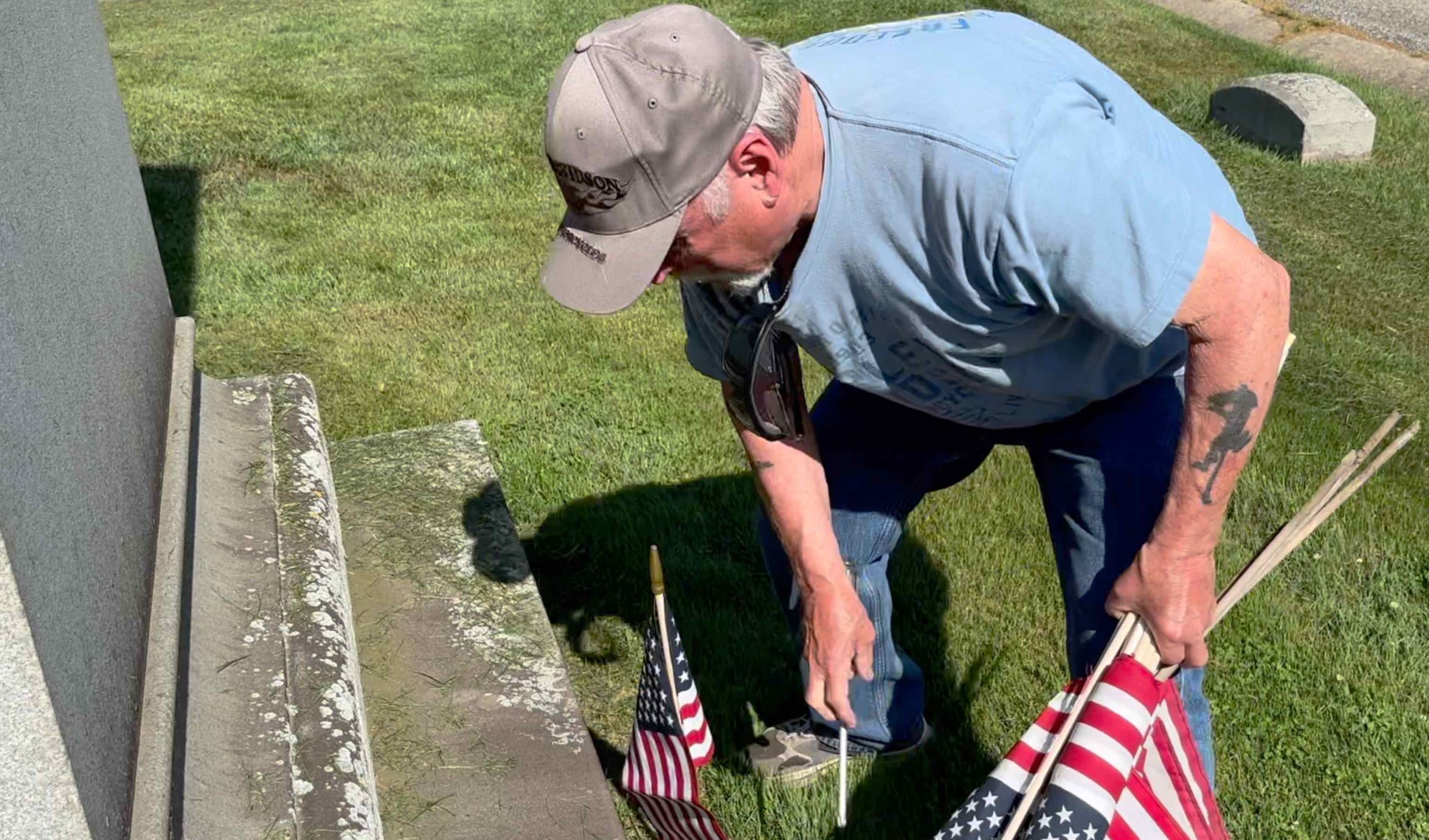Video: Volunteers Mark Veterans' Graves In Derby